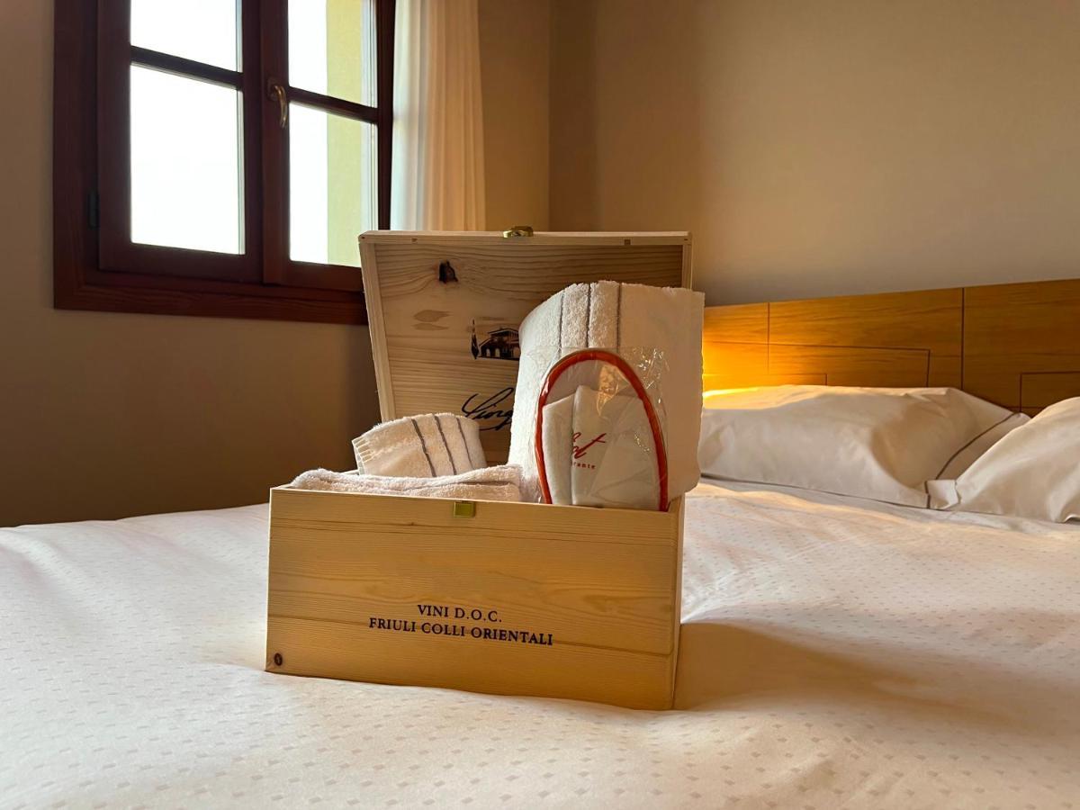 Elliot Osteria E Dormire In Collina Manzano ภายนอก รูปภาพ