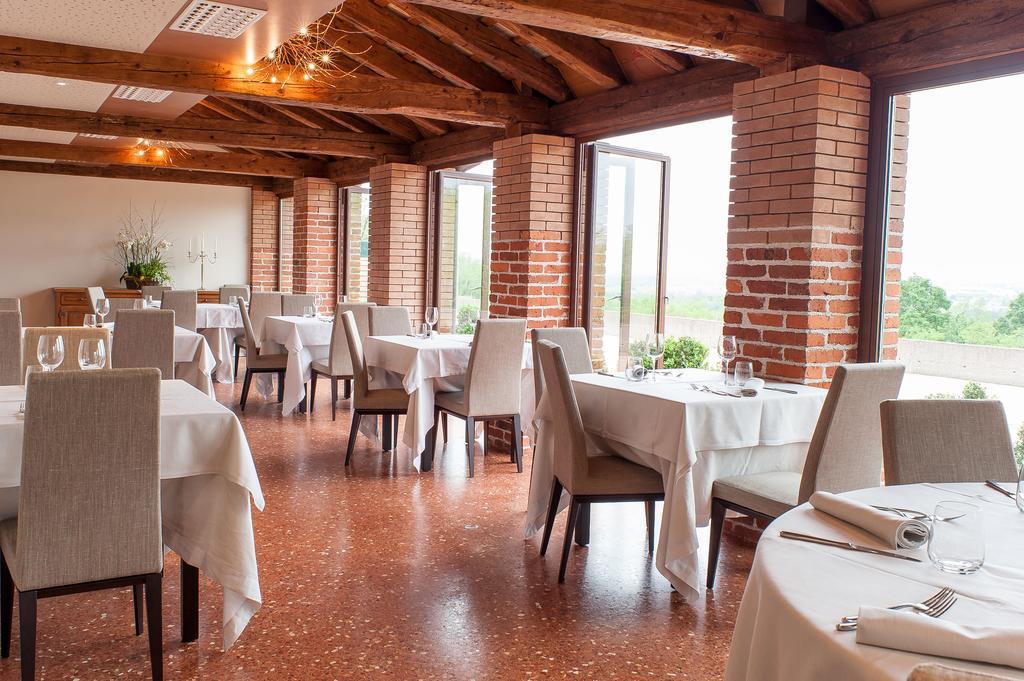Elliot Osteria E Dormire In Collina Manzano ภายนอก รูปภาพ