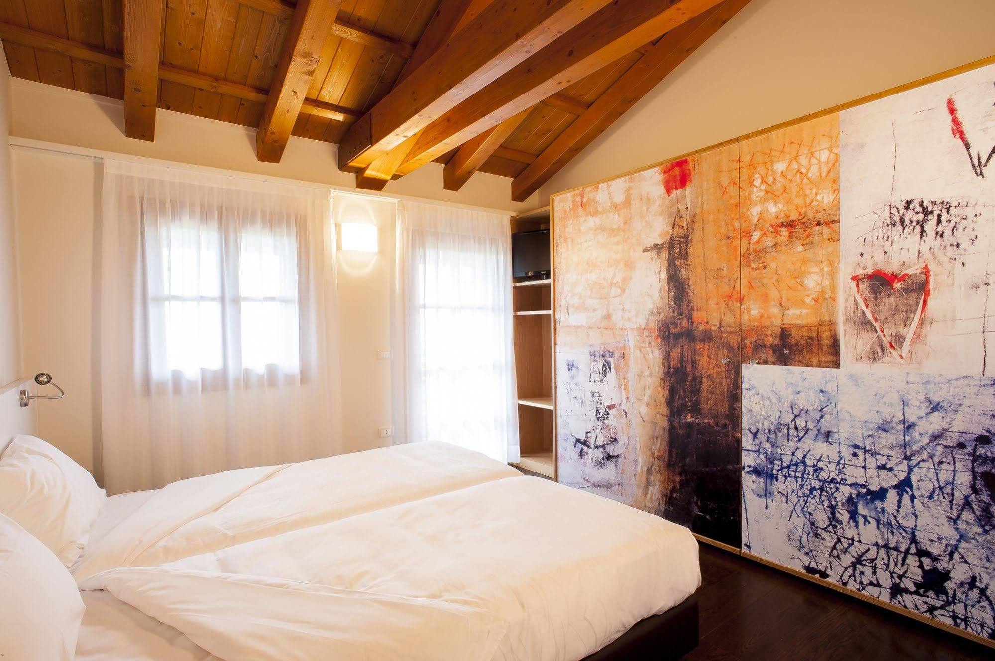 Elliot Osteria E Dormire In Collina Manzano ภายนอก รูปภาพ