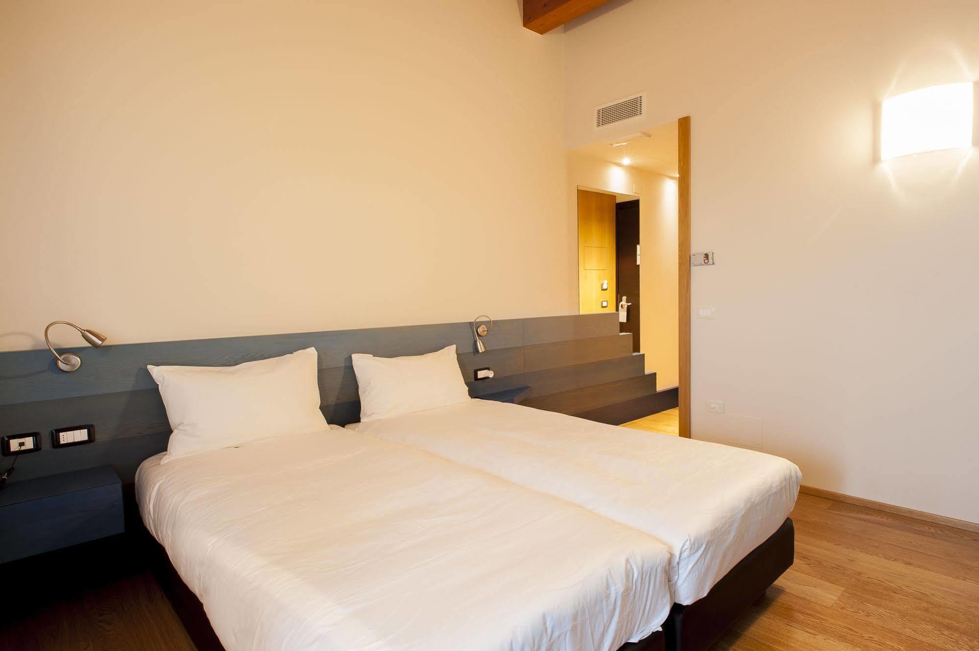 Elliot Osteria E Dormire In Collina Manzano ภายนอก รูปภาพ