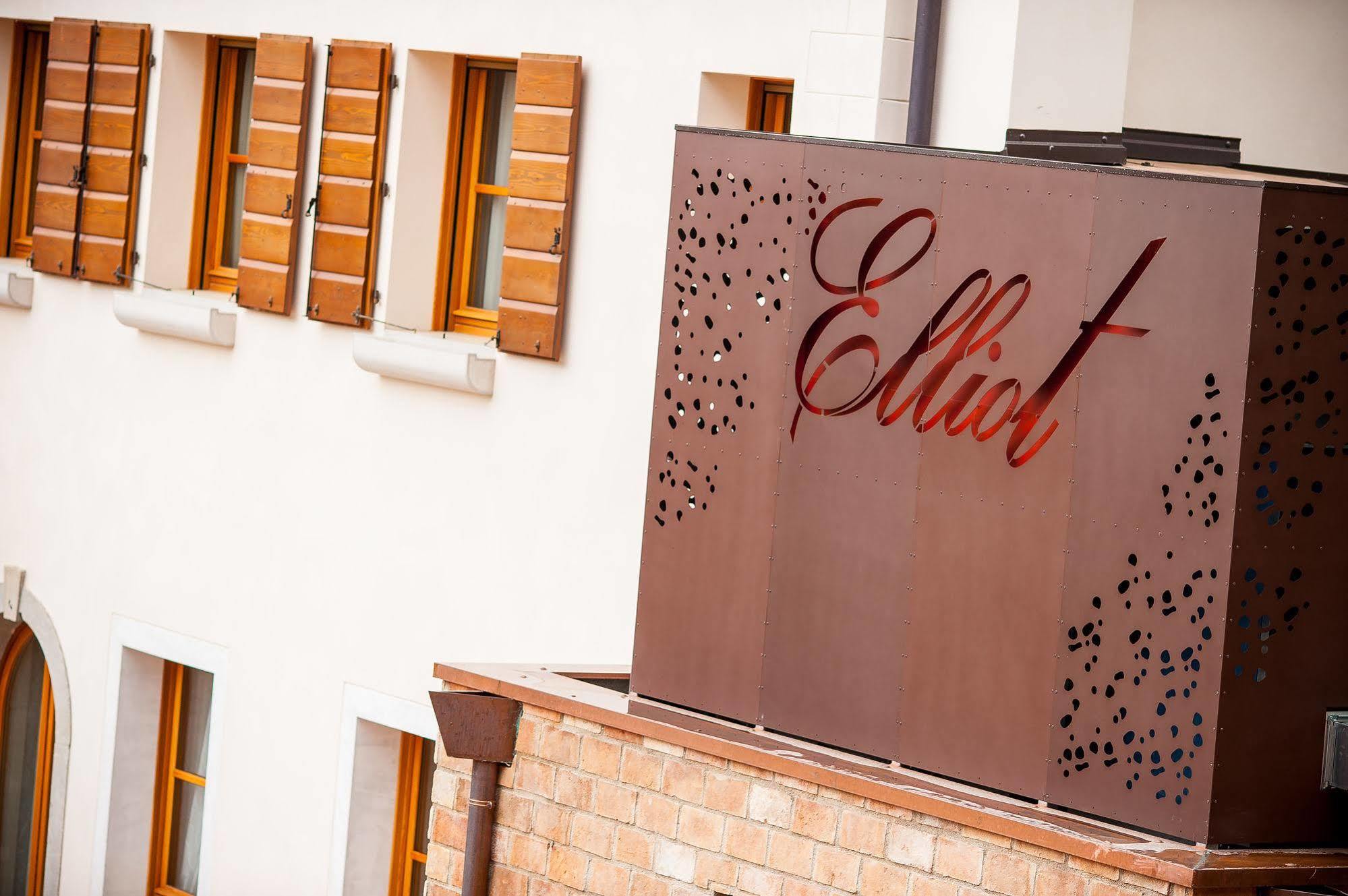 Elliot Osteria E Dormire In Collina Manzano ภายนอก รูปภาพ